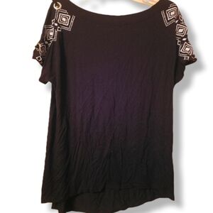 Cable & Gauge Size Medium Grommet and Embroidery Sleeve Detail Blouse